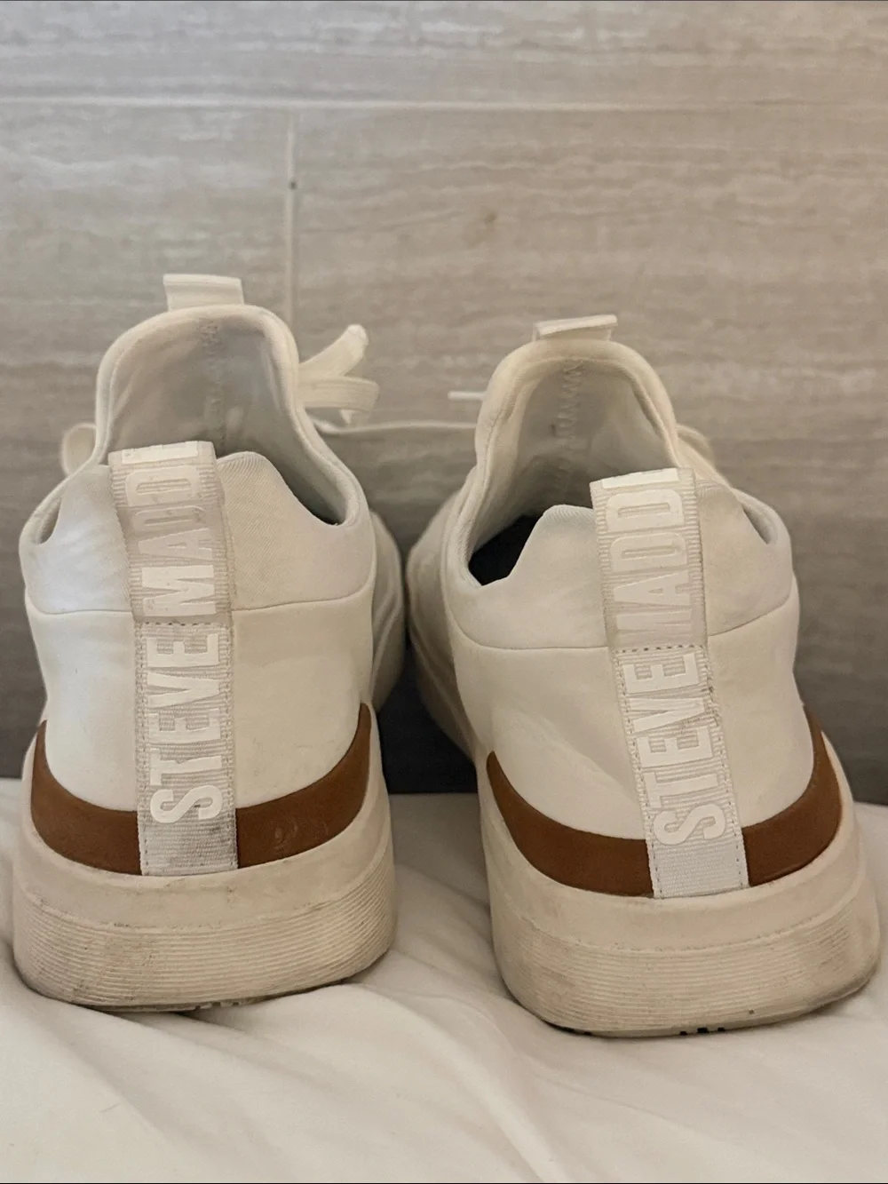 Steve Madden White Leather Low-Top Sneakers with Tan Logo Patch